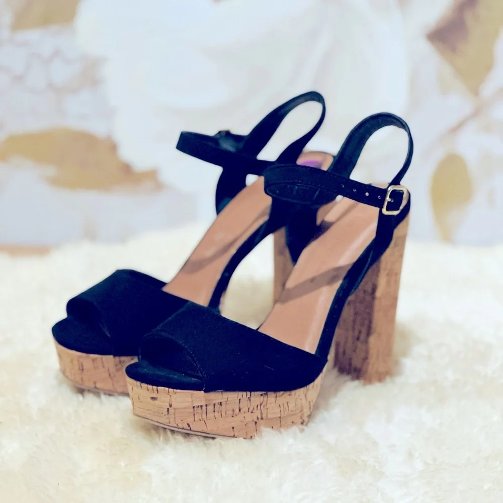 NEW Suede Ankle Strap Platform Chunky Heels Heeled Sandals Size 6 1/5 Black - Picture 1 of 8